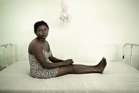 Camila de Sousa, Photographs from the Center for Women´s Imprisonment in Ndlhavela (Centro de Reclusão Feminino de Ndlhavela), Mozambique, 2011.