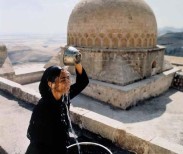 Shirin Neshat Soliloquy, 1999. Production still Copyright Shirin Neshat. Courtesy Gladstone Gallery New York and Brussels.