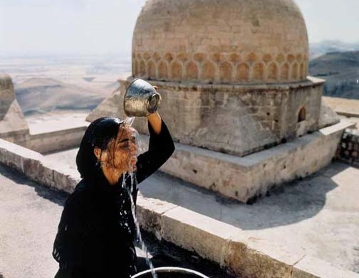 Shirin Neshat Soliloquy, 1999. Production still Copyright Shirin Neshat. Courtesy Gladstone Gallery New York and Brussels.