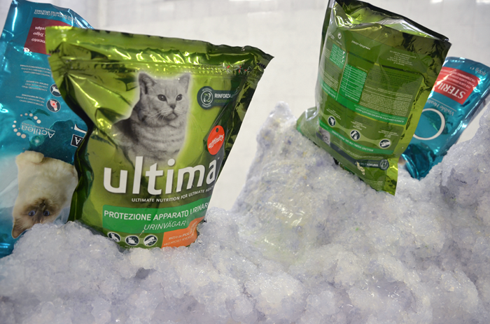 MICHELE GABRIELE “Whity-Trashy” transparent silicone, plastic granulate, polistyrene, cat food, hair gel, liquid soap, feathers, beach umbrella pole support, foam-rubber, papier-mache 2015