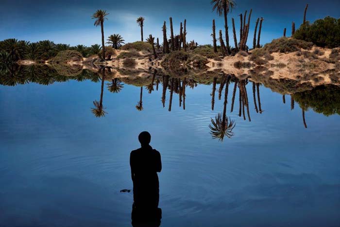 Sama Alshaibi Fatnis Al Gazirah from Silsila series 166 X 250 cm. Diasec Print Edition of 1 1AP 2014. Ayyam Gallery (Beirut, Dubai, London)