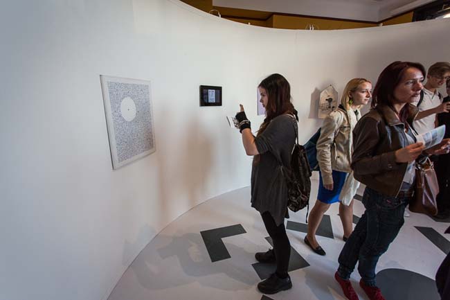 Exhibition THREADS at Kaunas post office_photo by remis scerbauskas