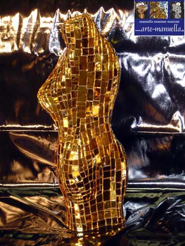 Artist: Manuella Muerner Marioni Titel: Torso gold Medium: Mirror Sculpture Size: 50 x 20 x 30 cm / 19.7 x 7.9 x 11.9 inches