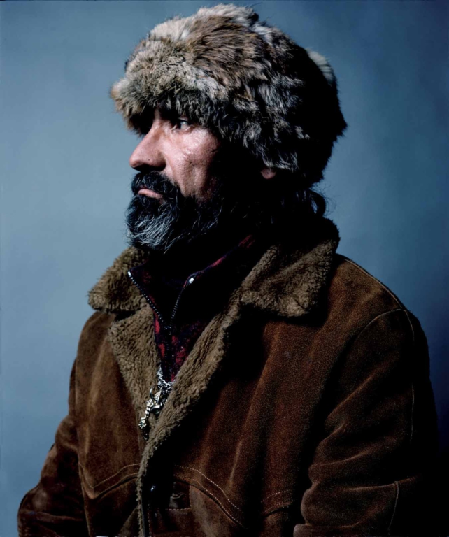 < × Johnny (Nomads), 1990, 4/4 (editie van 4 + 2 AP) © Andres Serrano. Courtesy Galerie Nathalie Obadia Parijs/Brussel